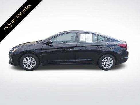 Used 2020 Hyundai Elantra SE w/ Winter Weather Package FWD image 2