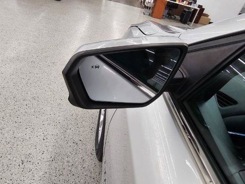 Used 2021 Chevrolet Equinox LT w/ Driver Convenience Package AWD/4WD image 37