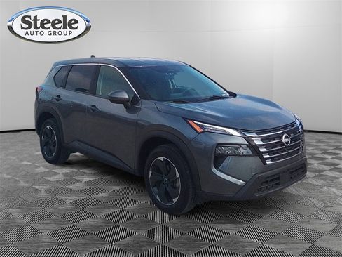 Used 2024 Nissan Rogue SV image 7