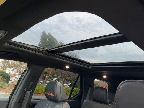 Used 2024 Honda Pilot TrailSport image 9