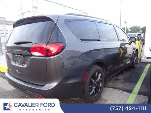 Used 2019 Chrysler Pacifica Touring-L Plus w/ Advanced Safetytec Group FWD image 2