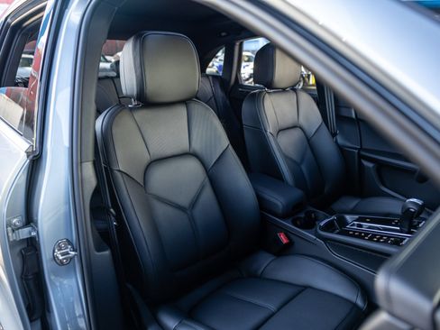 Certified 2026 Porsche Macan AWD/4WD image 46