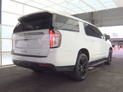 Used 2022 Chevrolet Suburban LT image 4