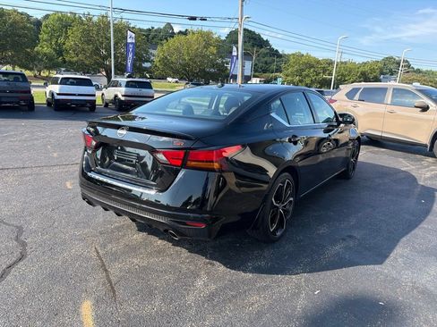 Used 2023 Nissan Altima 2.5 SR FWD image 5