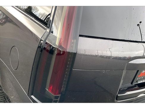 Used 2015 GMC Yukon XL SLT w/ Open Road Package image 31