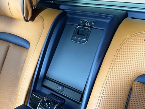 Used 2022 Rolls-Royce Cullinan Black Badge w/ Dark Exterior Package AWD/4WD image 31