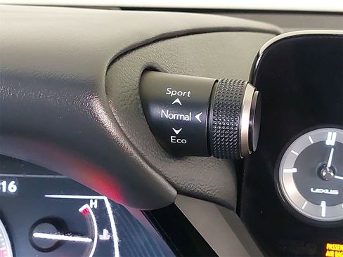 Used 2025 Lexus ES 350 w/ Premium Package image 30