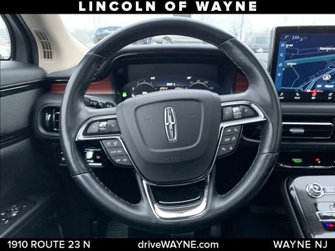 Certified 2022 Lincoln Nautilus Reserve image 25