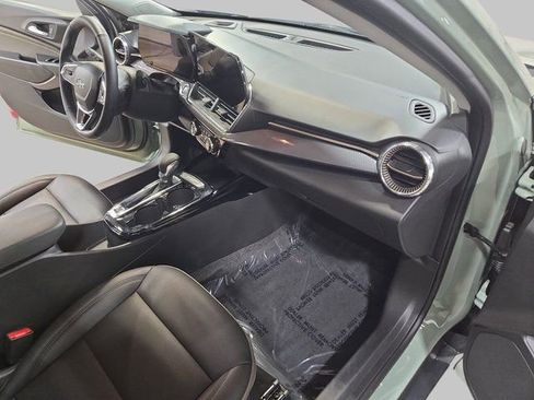 Used 2025 Chevrolet Trax ACTIV w/ Sunroof Package image 10