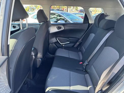Used 2025 Kia Soul LX w/ LX Technology Package FWD image 23