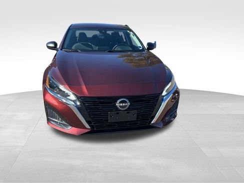 Used 2024 Nissan Altima 2.5 SV image 9