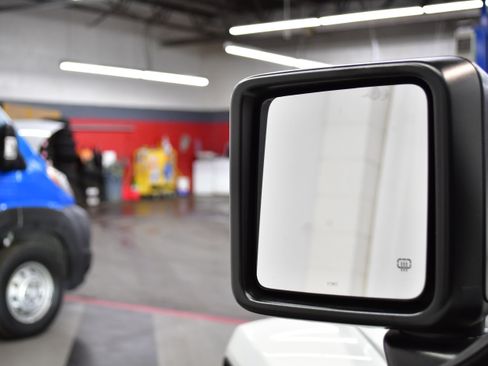 Used 2023 Jeep Wrangler Unlimited Sahara w/ Cold Weather Group AWD/4WD image 14