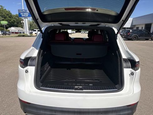 Used 2022 Porsche Cayenne AWD/4WD image 5