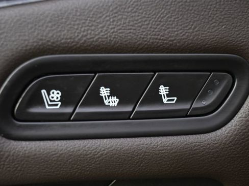 Certified 2021 Cadillac Escalade Premium Luxury AWD/4WD image 25