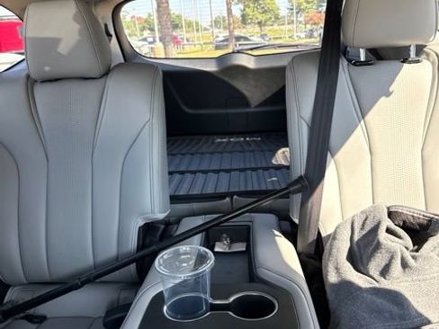 Used 2025 Acura MDX w/ Technology Package FWD image 9