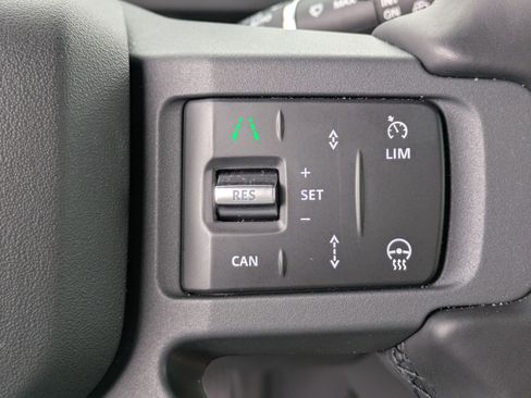 Used 2025 Land Rover Defender 110 X-Dynamic SE AWD/4WD image 19