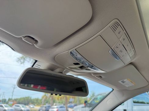 Used 2019 Mercedes-Benz GLC 300 4MATIC image 24