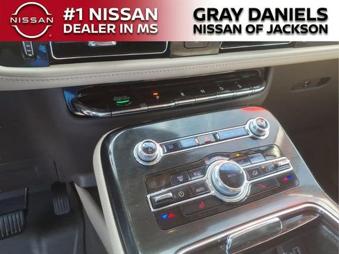 Used 2023 Lincoln Nautilus FWD w/ Premium Package image 18