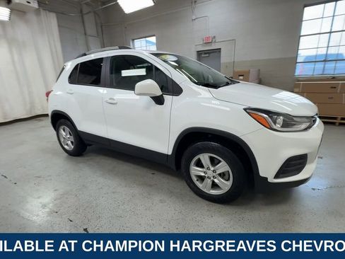 Certified 2022 Chevrolet Trax LT w/ LT Convenience Package AWD/4WD image 2