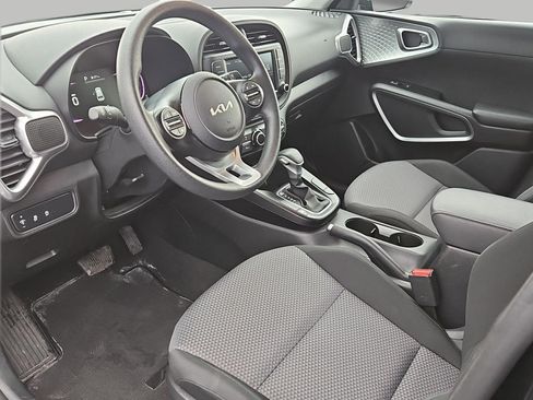 Used 2025 Kia Soul LX w/ LX Technology Package FWD image 14