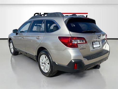 Used 2018 Subaru Outback 2.5i Premium image 5