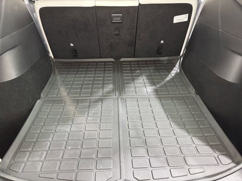 Used 2021 Tesla Model Y Long Range image 22