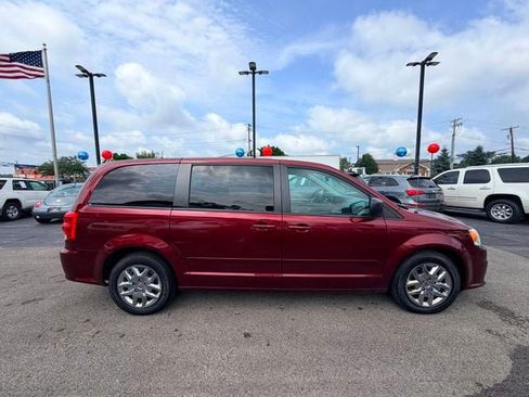 Used 2016 Dodge Grand Caravan SE w/ Quick Order Package 29E SE FWD image 4