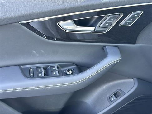 Used 2025 Audi Q7 3.0T Prestige w/ Prestige Package image 24