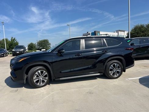 Used 2024 Toyota Highlander XLE FWD image 8