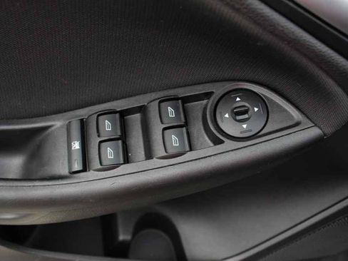 Used 2018 Ford Focus SE FWD image 12