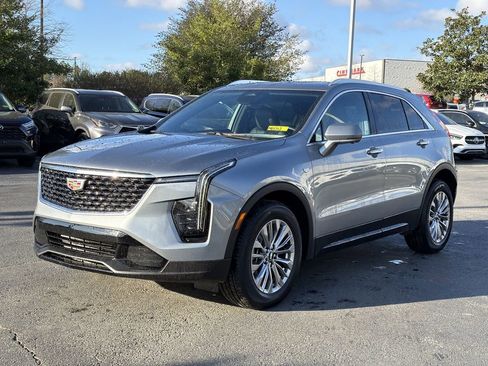 Used 2025 Cadillac XT4 Premium Luxury image 7