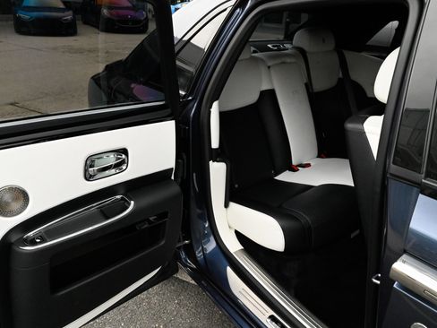 Used 2018 Rolls-Royce Ghost RWD image 48