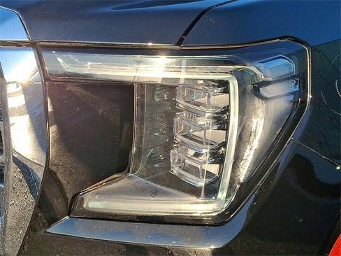 Used 2024 GMC Yukon SLT image 10