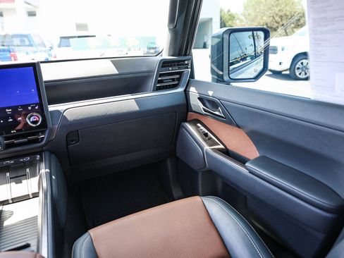 Used 2024 Lexus GX 550 AWD/4WD image 5