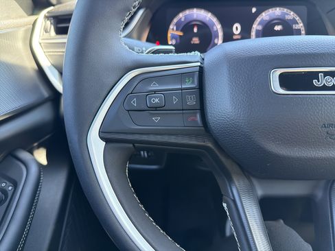 Used 2024 Jeep Grand Cherokee Altitude image 19