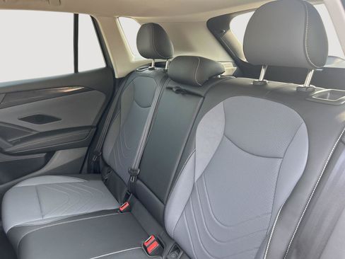 Certified 2025 Volkswagen Tiguan SE w/ Panoramic Sunroof Package AWD/4WD image 16