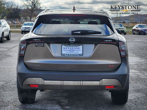 Used 2025 Nissan Kicks SR image 6