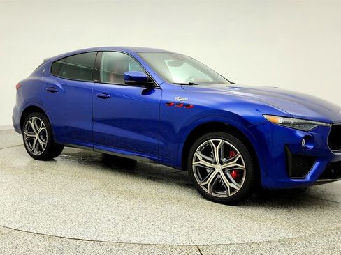 Used 2022 Maserati Levante Trofeo image 3