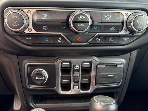 Used 2023 Jeep Wrangler Unlimited Sahara AWD/4WD image 26