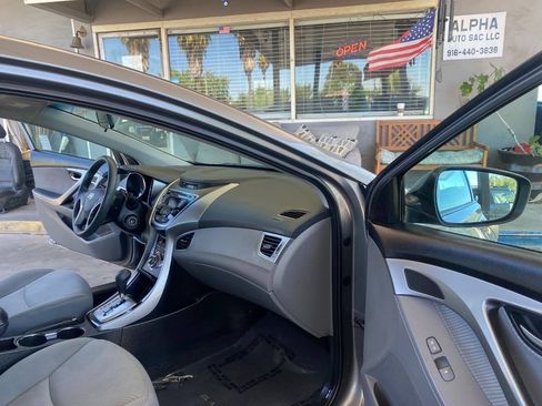 Used 2013 Hyundai Elantra GLS w/ Preferred Pkg FWD image 12
