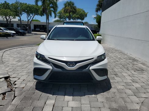 Used 2023 Toyota Camry SE FWD image 2