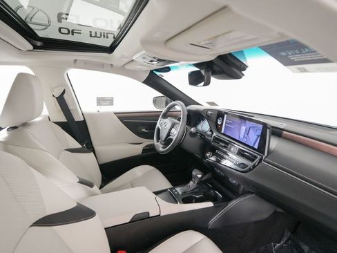 Certified 2023 Lexus ES 300h w/ Premium Package image 20