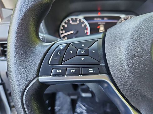 Used 2024 Nissan Sentra SV FWD image 11