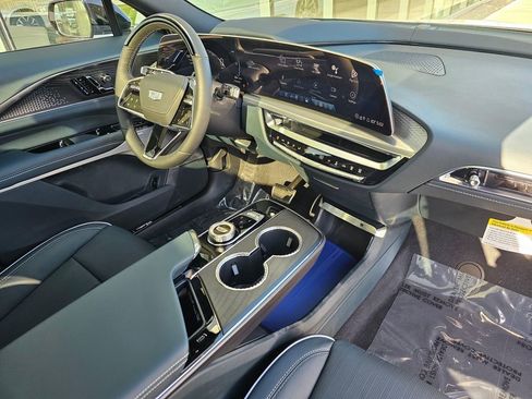 New 2026 Cadillac Lyriq Signature Sport w/ Nappa Leather Package image 10