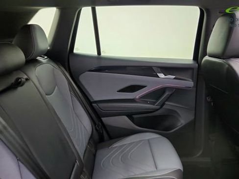 Used 2025 Volkswagen Tiguan SE R-Line AWD/4WD image 27