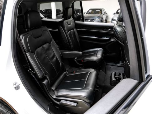 Used 2023 Jeep Grand Cherokee L Limited image 39