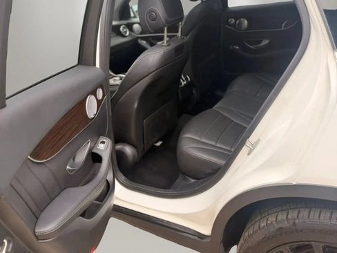 Used 2018 Mercedes-Benz GLC 300 4MATIC image 11