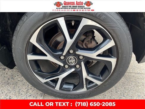 Used 2018 Toyota C-HR XLE FWD image 29