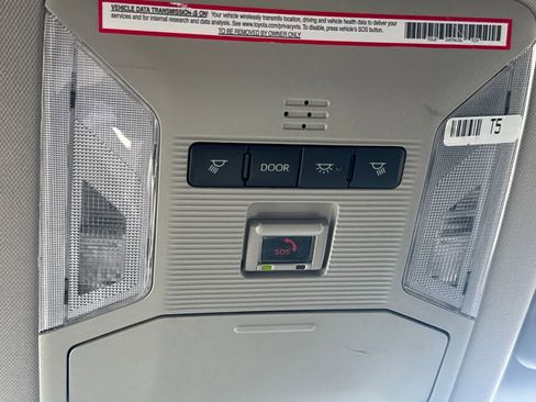 Used 2023 Toyota RAV4 AWD Hybrid image 29