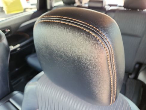 Used 2019 Toyota Highlander Plus AWD/4WD image 11